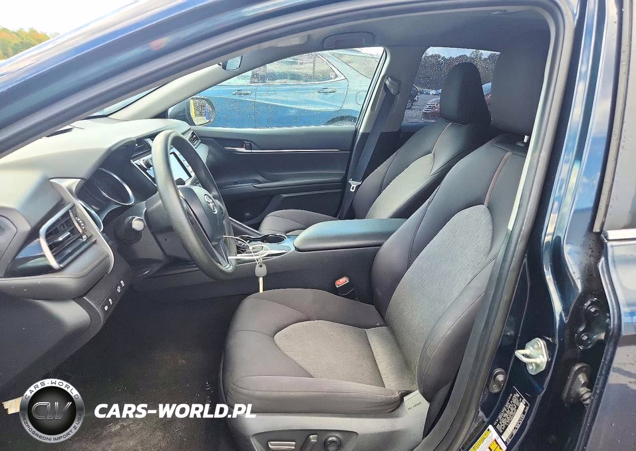 2020 Toyota Camry Le VIN:4T1C11AK9LU985651 - 7