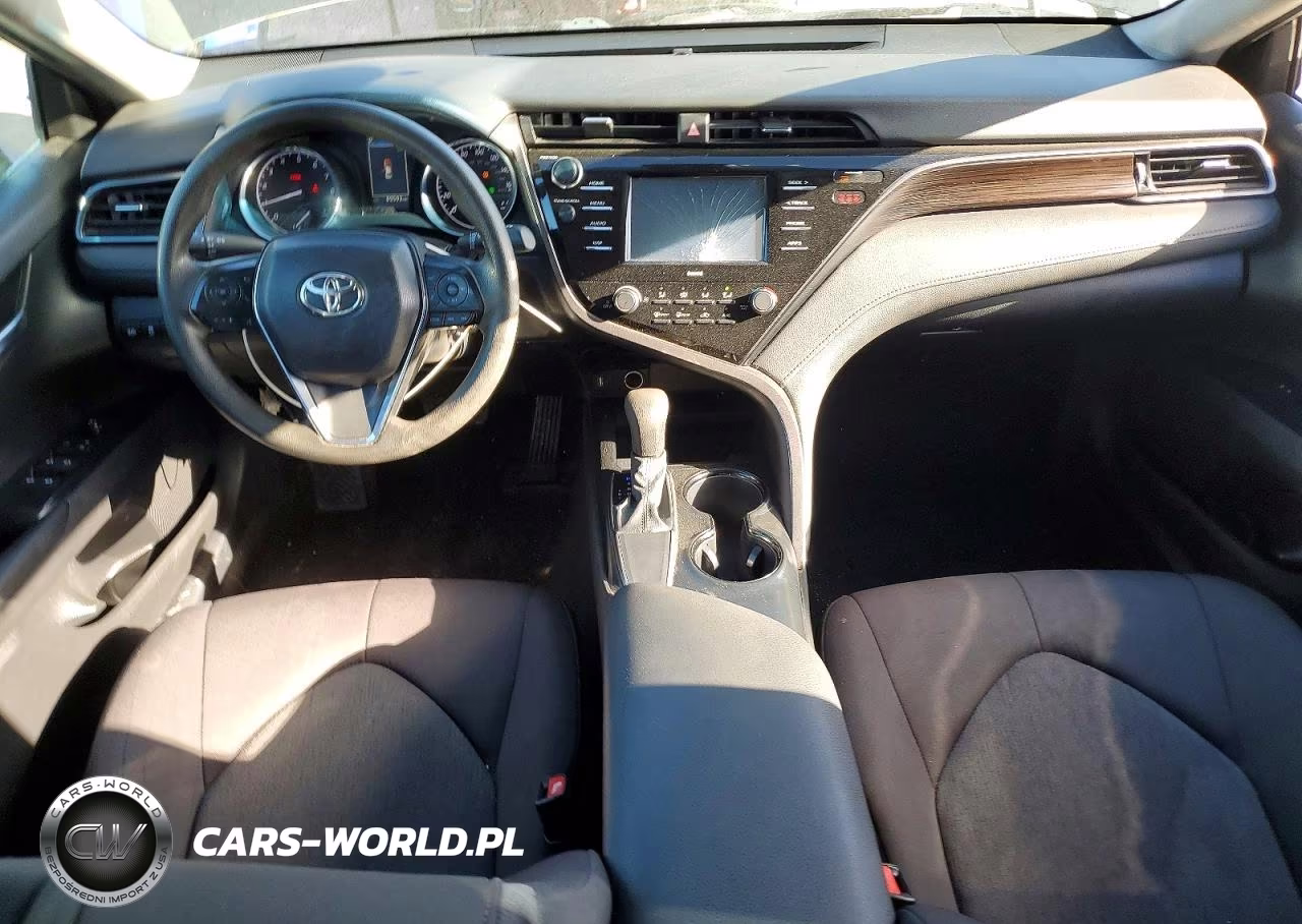 2020 Toyota Camry Le VIN:4T1C11AK9LU985651 - 8