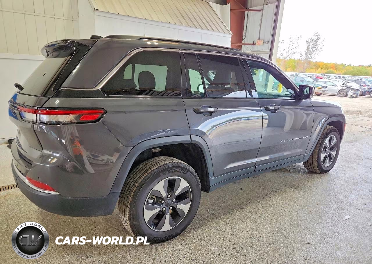 2025 Jeep Grand Cherokee 4Xe VIN:1C4RJYB62S8704063 - 3