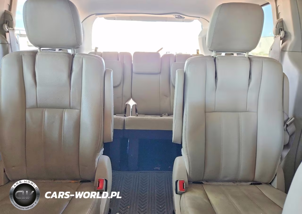 2013 Chrysler Town & Country Touring VIN:2C4RC1BG4DR684173 - 10