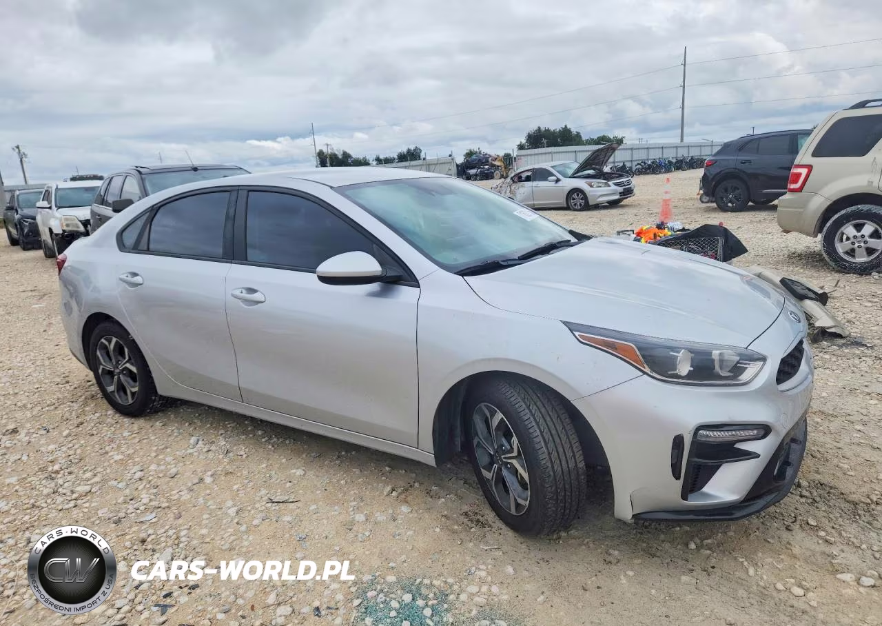 2019 Kia Forte Lxs VIN:3KPF24AD4KE007752 - 4