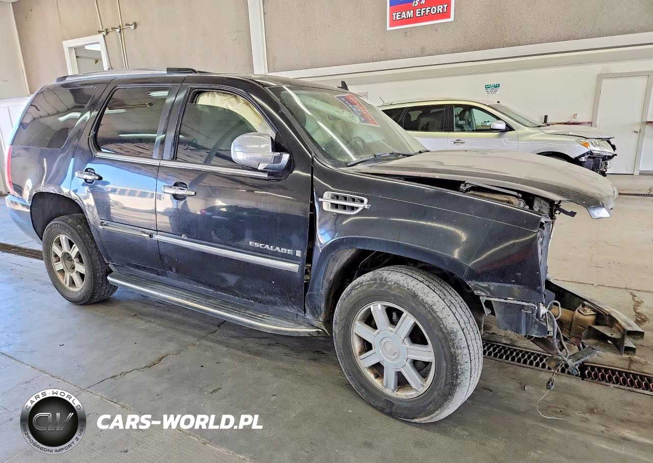 2008 Cadillac Escalade Luxury VIN:1GYFK63858R172373 - 4
