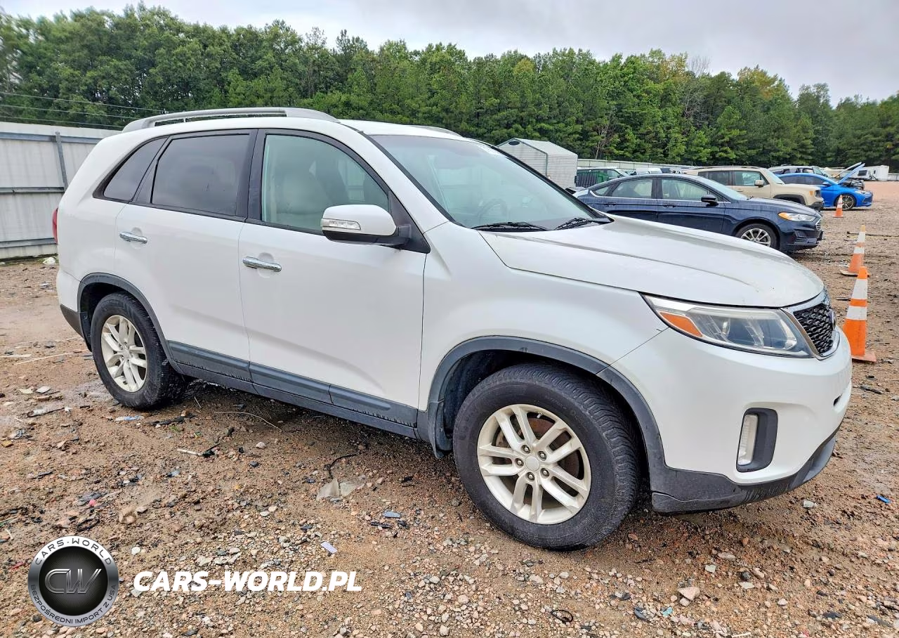 2014 Kia Sorento Lx VIN:5XYKT4A7XEG529718 - 4