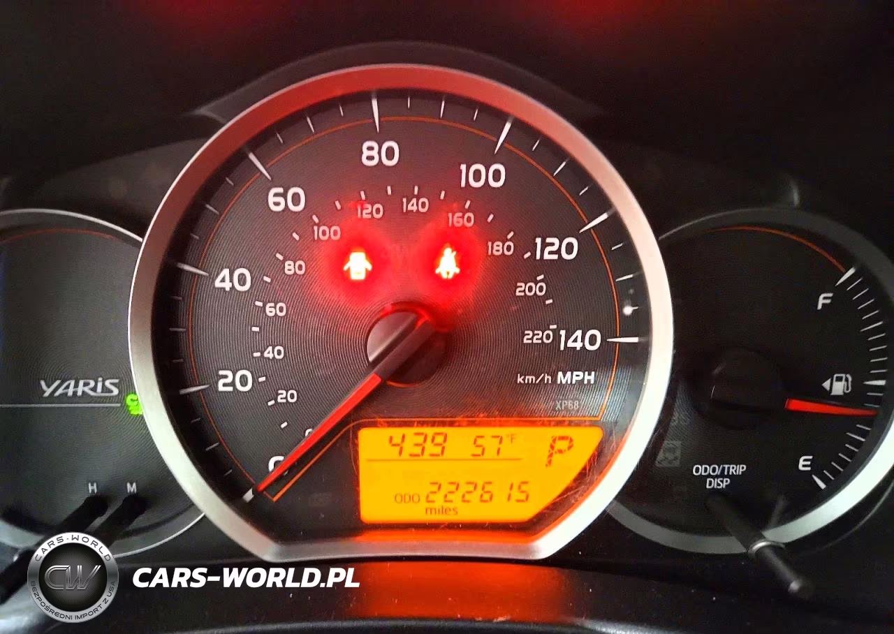 2014 Toyota Yaris 5-Door Le VIN:JTDKTUD36ED575697 - 9