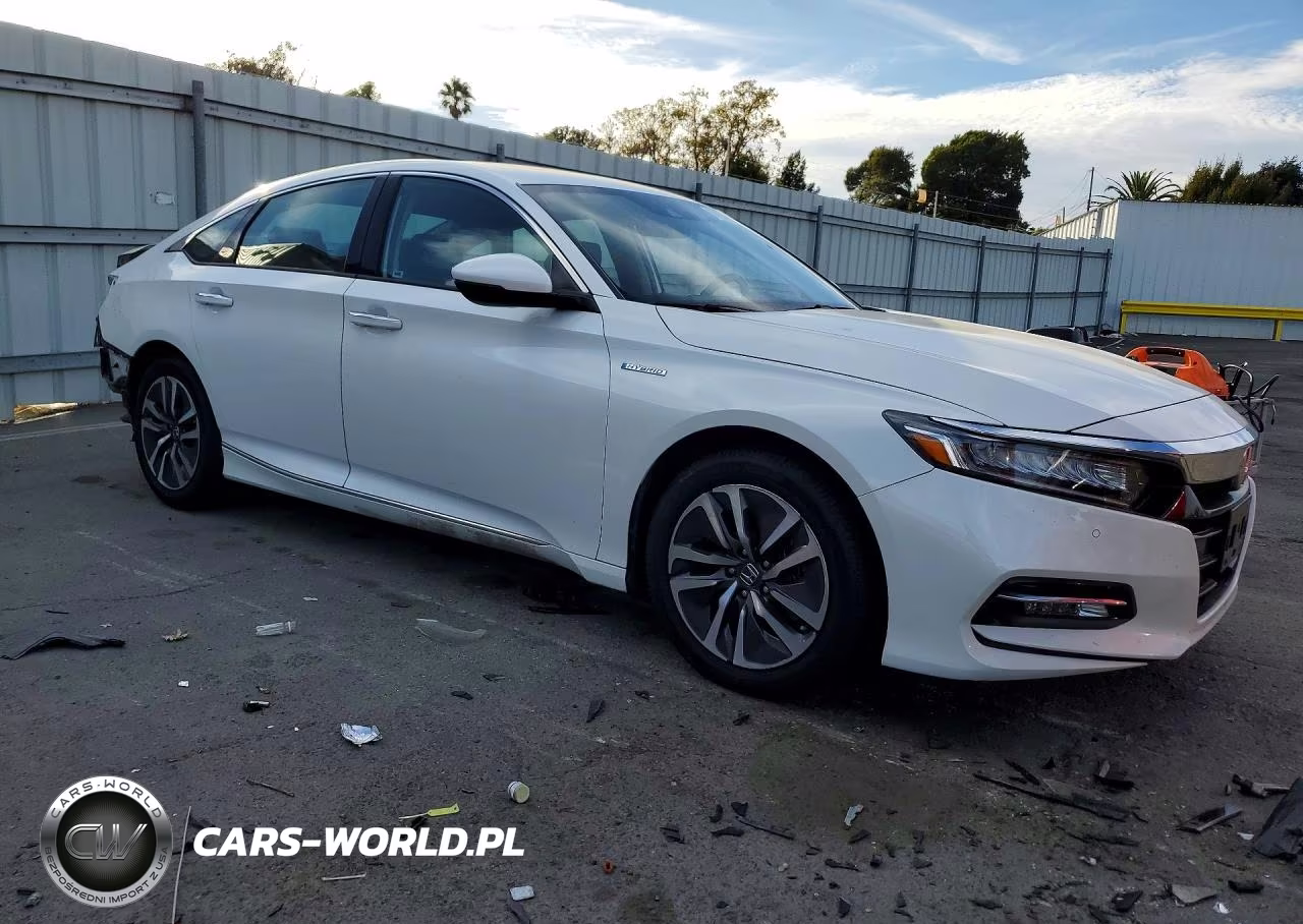2018 Honda Accord Touring Hybrid VIN:1HGCV3F94JA006001 - 4