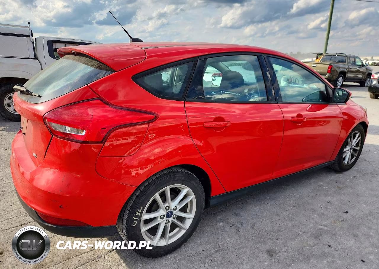 2017 Ford Focus Se VIN:1FADP3K26HL337933 - 3