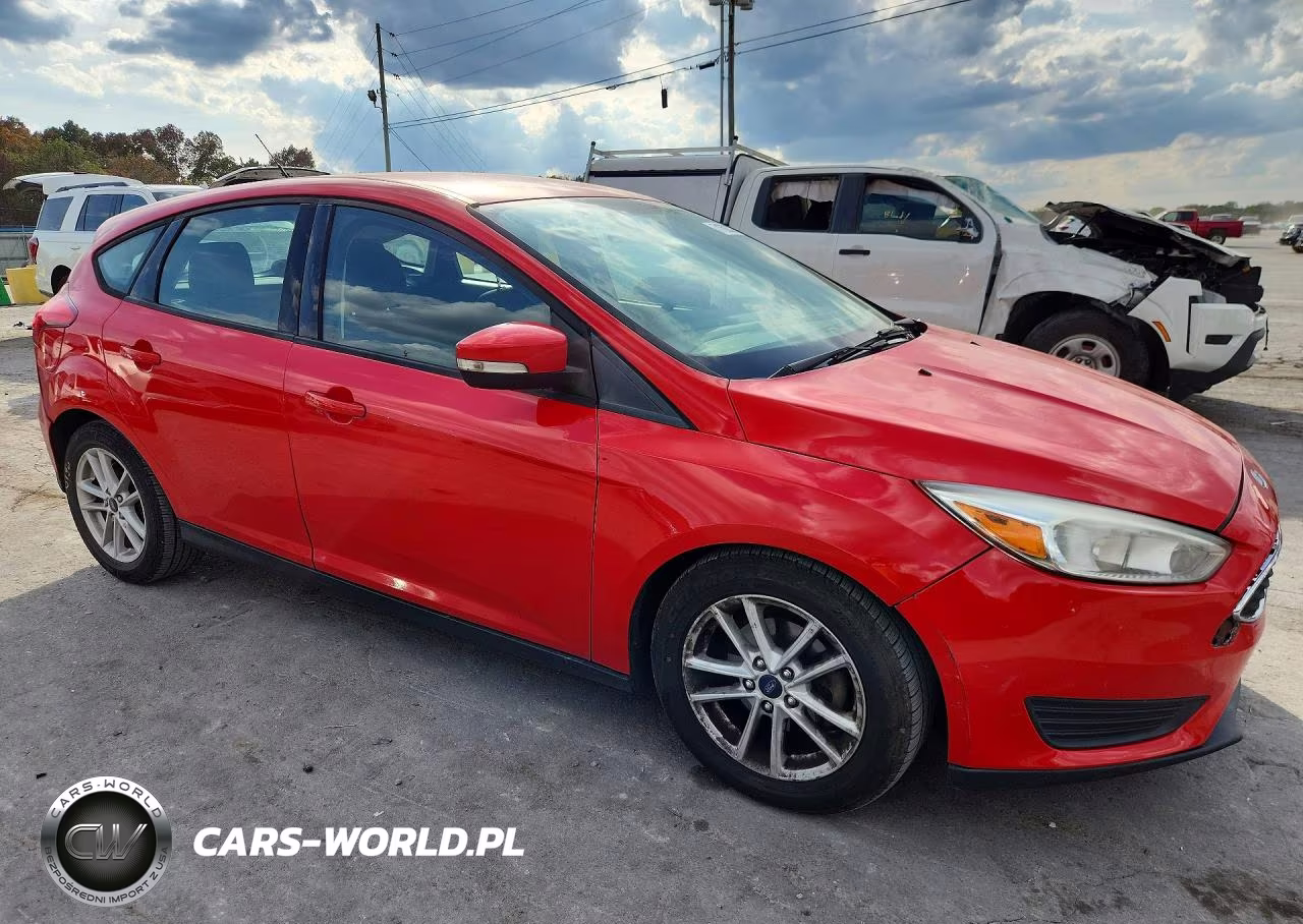 2017 Ford Focus Se VIN:1FADP3K26HL337933 - 4