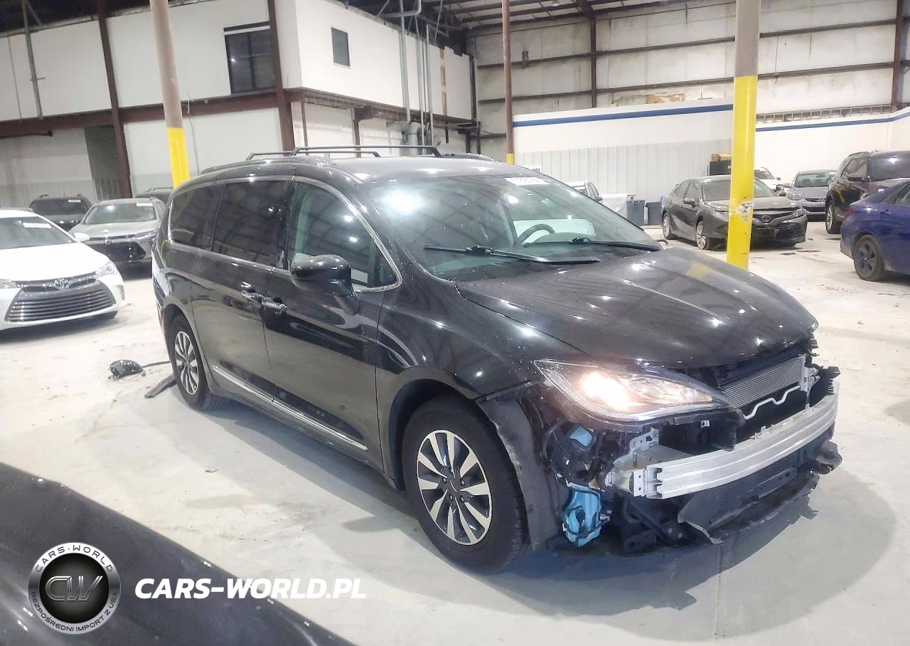 2020 Chrysler Pacifica Touring L VIN:2C4RC1BG9LR281756 - 4