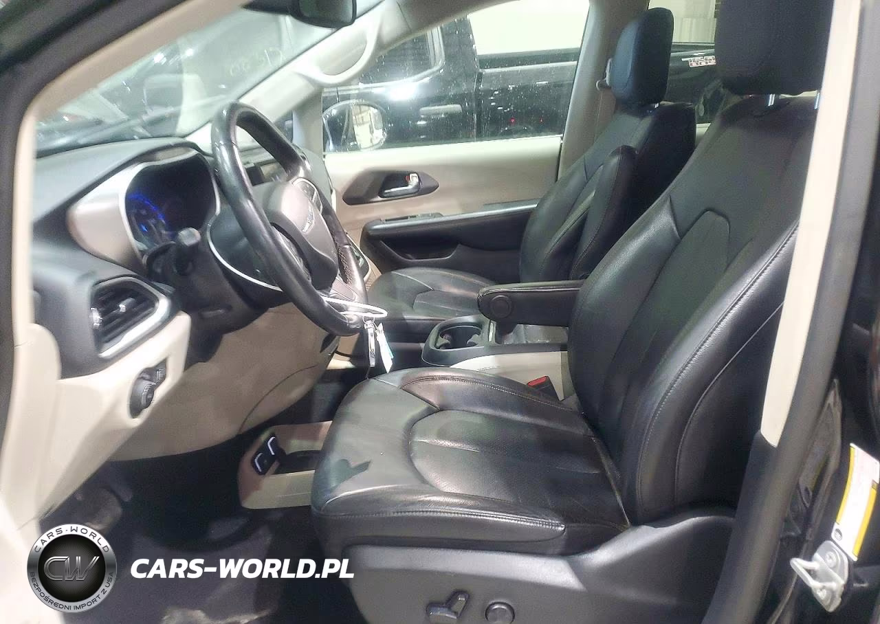 2020 Chrysler Pacifica Touring L VIN:2C4RC1BG9LR281756 - 7