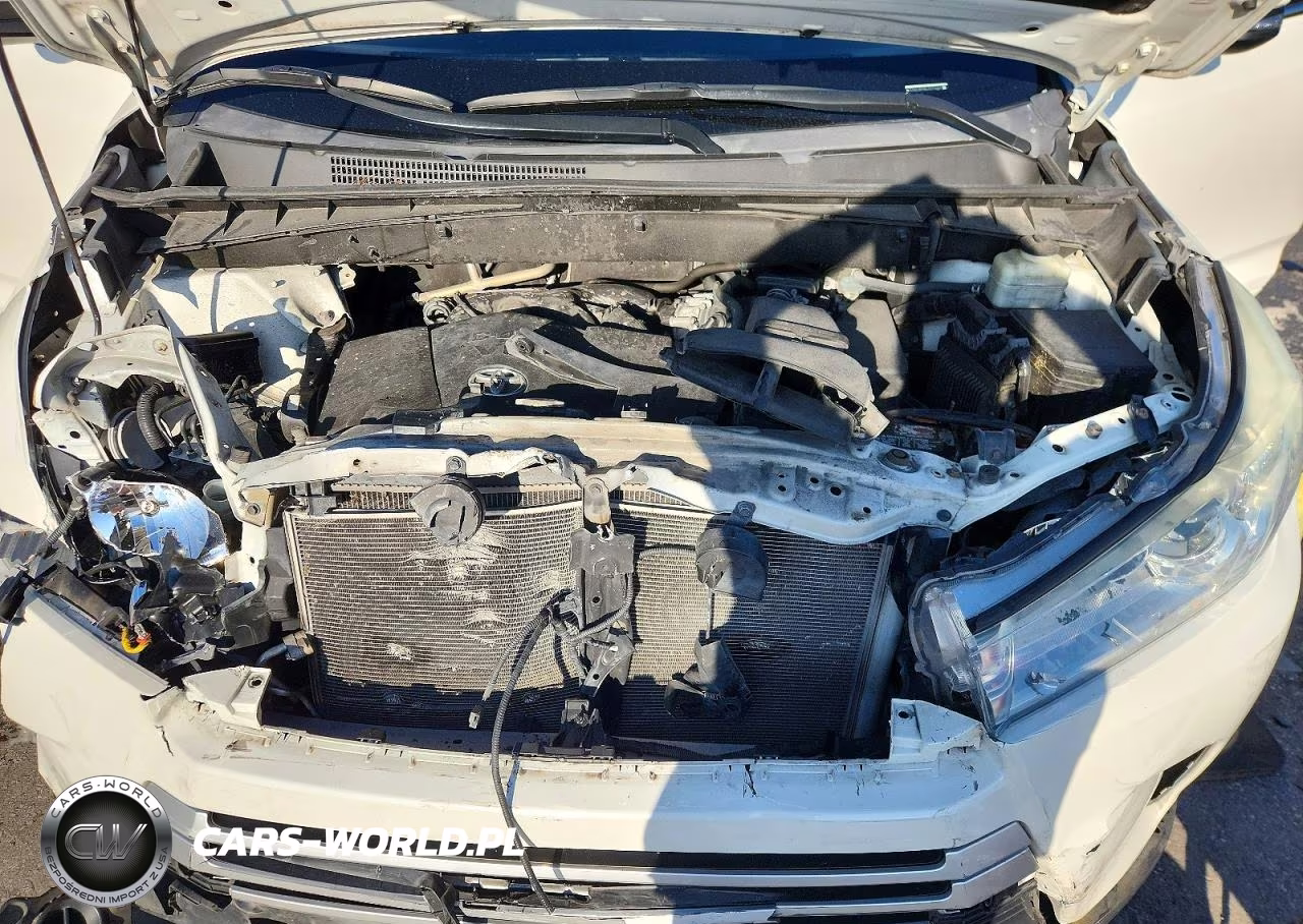 2018 Toyota Highlander Le VIN:5TDZZRFH9JS273001 - 12