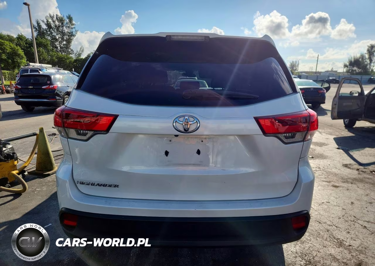 2018 Toyota Highlander Le VIN:5TDZZRFH9JS273001 - 6