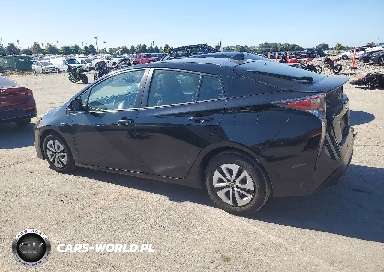 2018 Toyota Prius Four VIN:JTDKARFU2J3546559 - 2