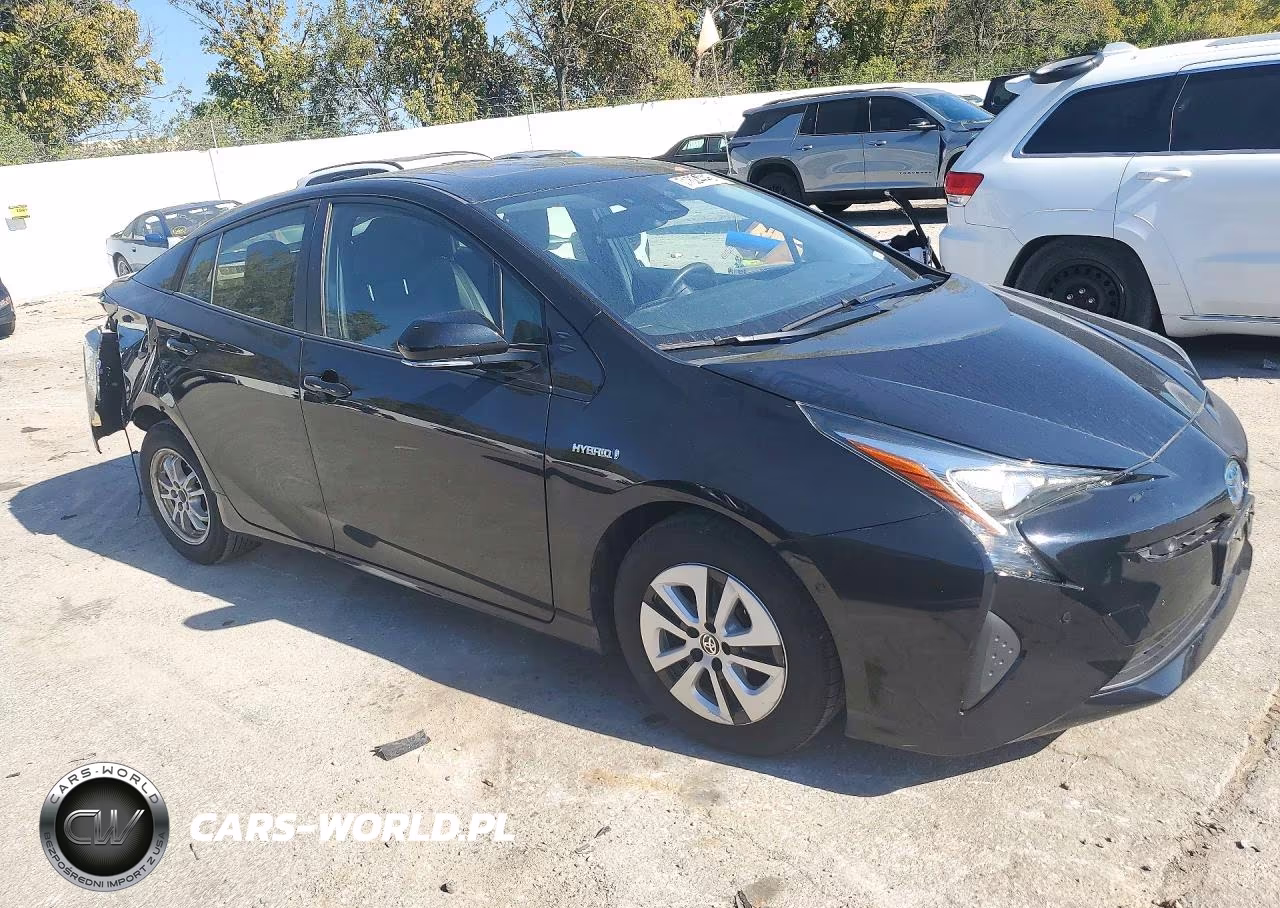2018 Toyota Prius Four VIN:JTDKARFU2J3546559 - 4