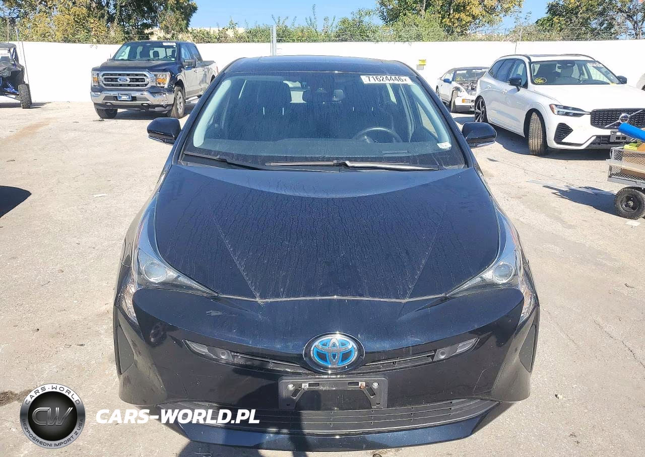 2018 Toyota Prius Four VIN:JTDKARFU2J3546559 - 5