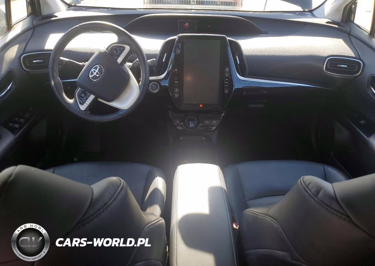 2018 Toyota Prius Four VIN:JTDKARFU2J3546559 - 8