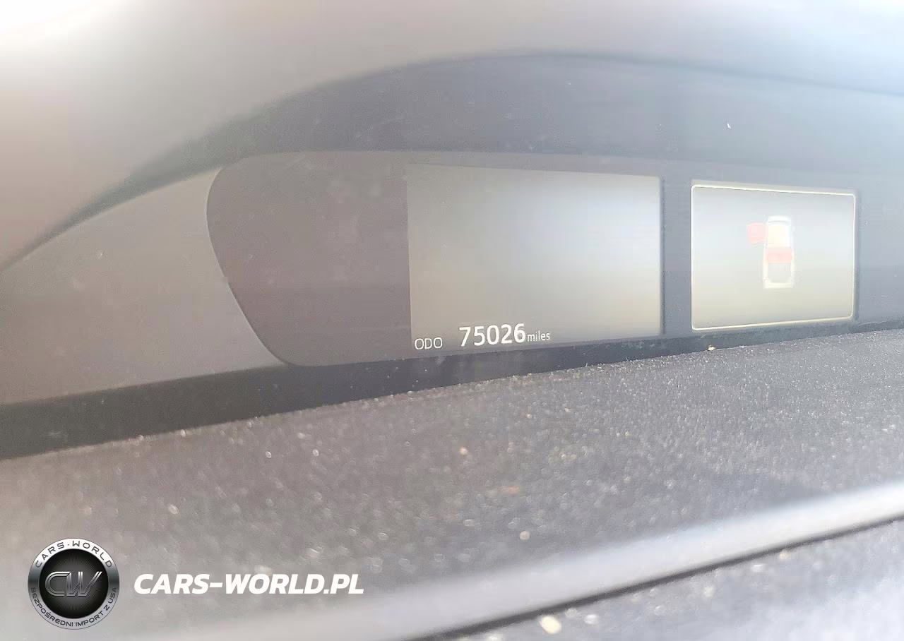 2018 Toyota Prius Four VIN:JTDKARFU2J3546559 - 9
