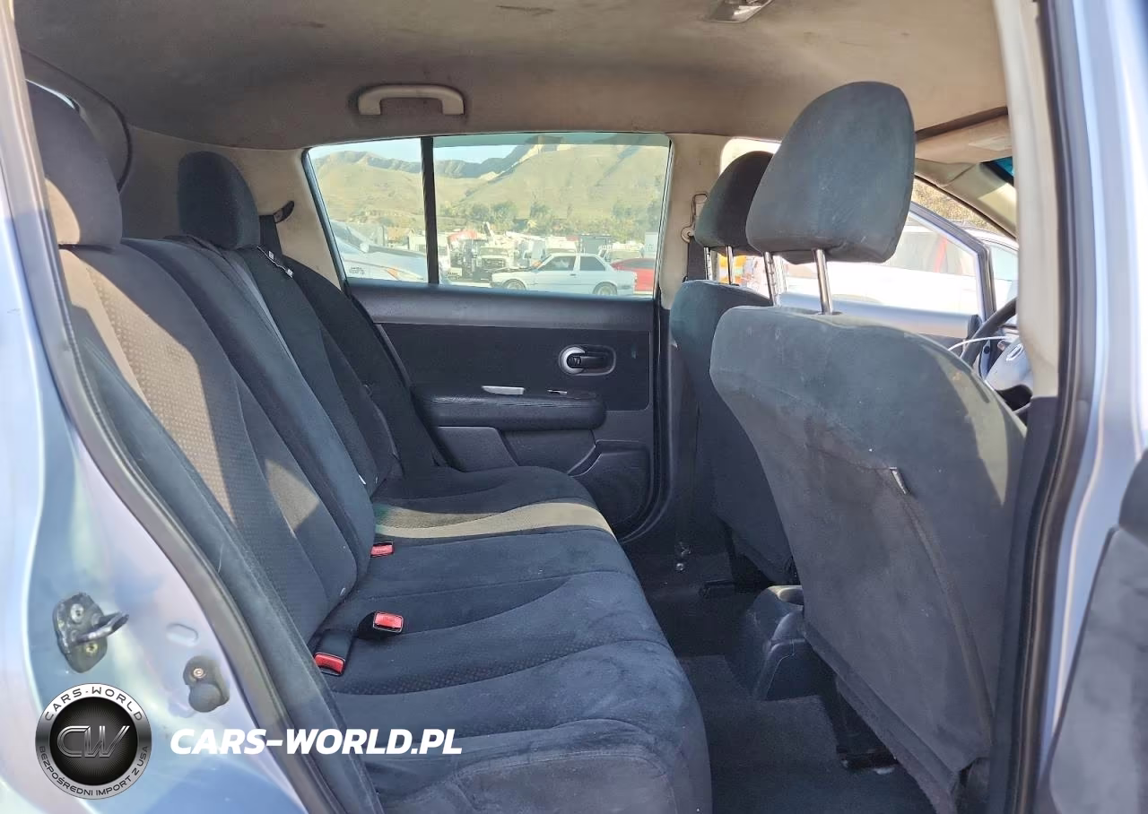 2011 Nissan Versa 1.8 S VIN:3N1BC1CP0BL360215 - 10