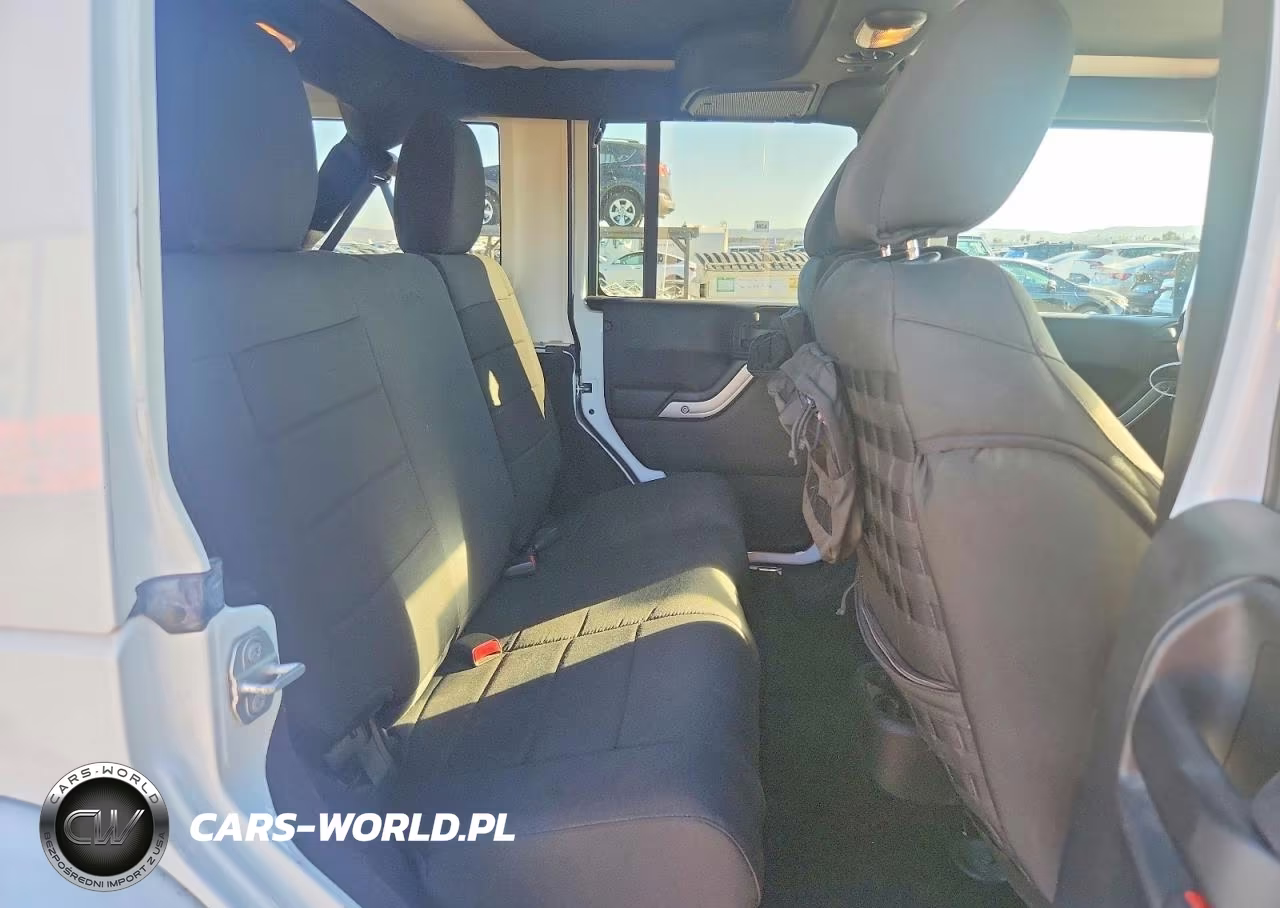 2016 Jeep Wrangler Unlimited Sahara VIN:1C4HJWEG6GL213844 - 11