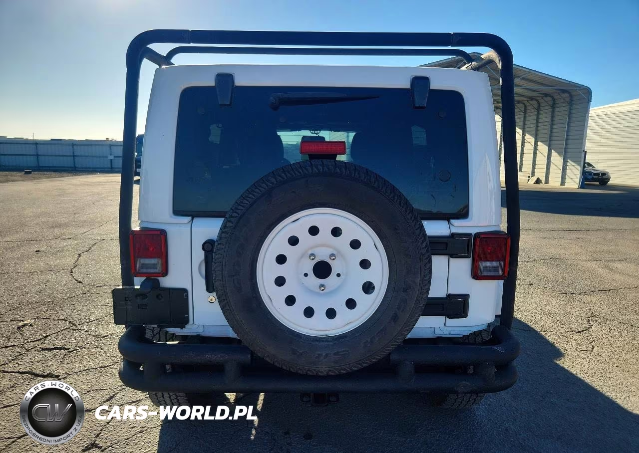 2016 Jeep Wrangler Unlimited Sahara VIN:1C4HJWEG6GL213844 - 6