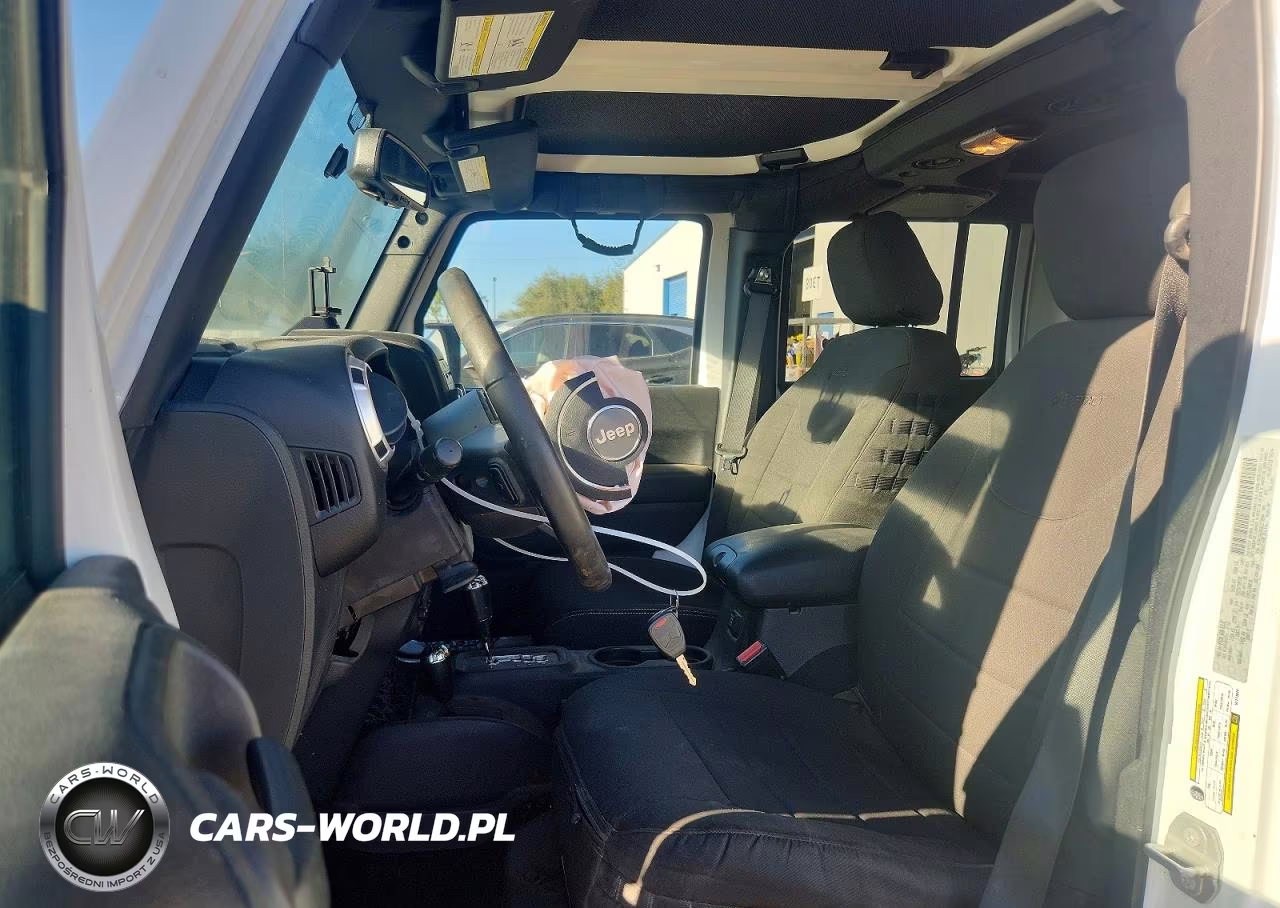 2016 Jeep Wrangler Unlimited Sahara VIN:1C4HJWEG6GL213844 - 7
