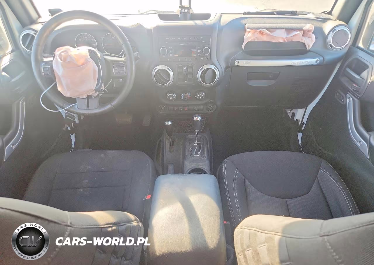 2016 Jeep Wrangler Unlimited Sahara VIN:1C4HJWEG6GL213844 - 8