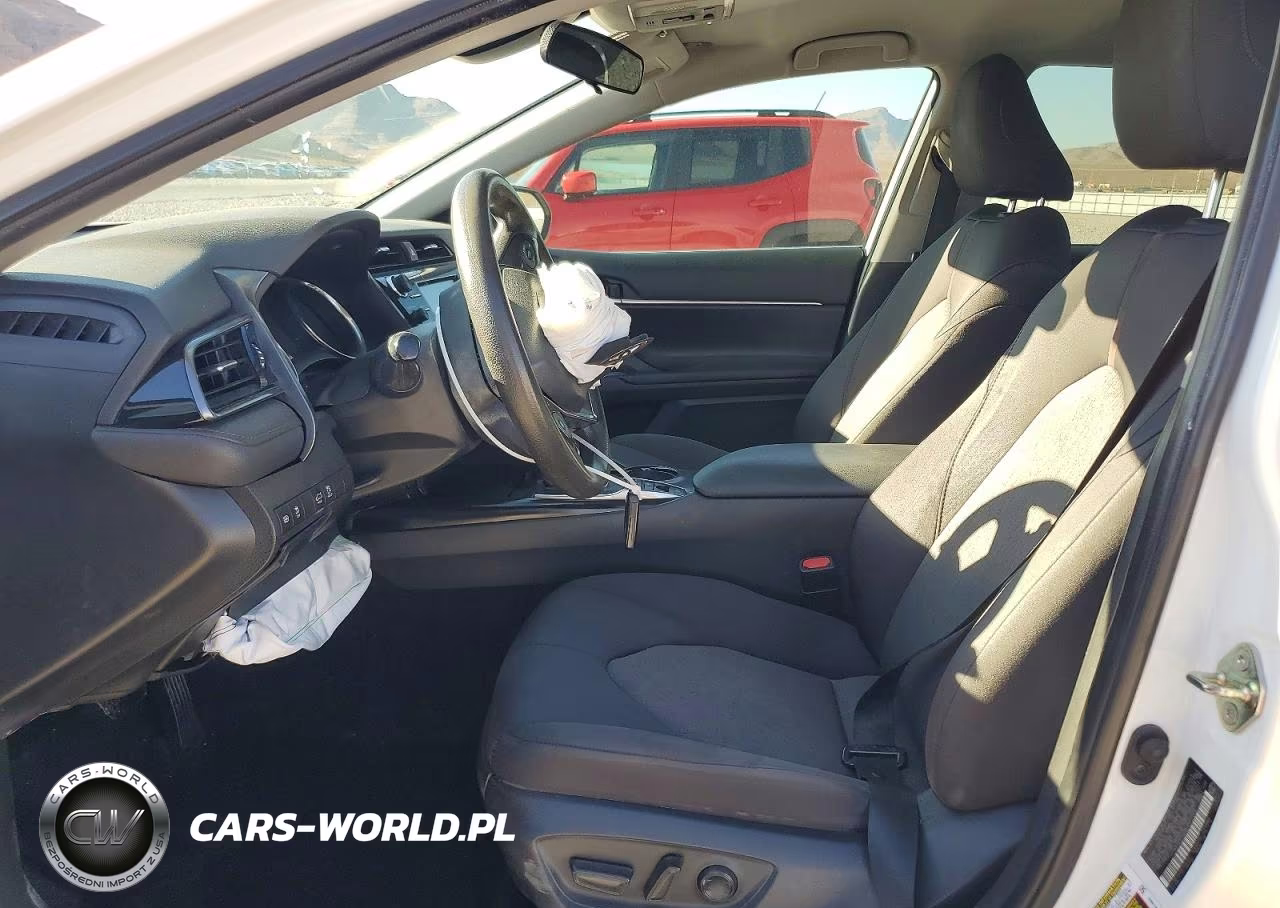 2020 Toyota Camry Le VIN:4T1C31AK9LU527358 - 7