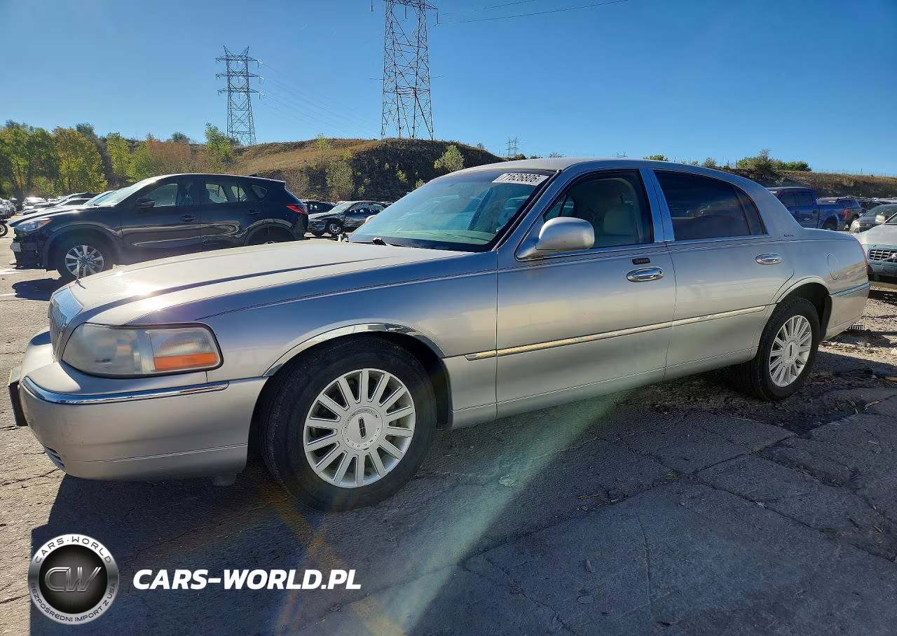 2005 Lincoln Town Car Signature VIN:1LNHM81W15Y624452 - 1
