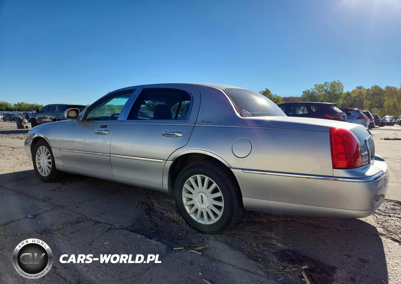 2005 Lincoln Town Car Signature VIN:1LNHM81W15Y624452 - 2