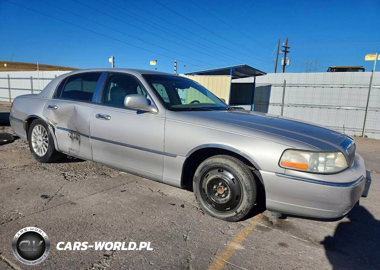 2005 Lincoln Town Car Signature VIN:1LNHM81W15Y624452 - 4