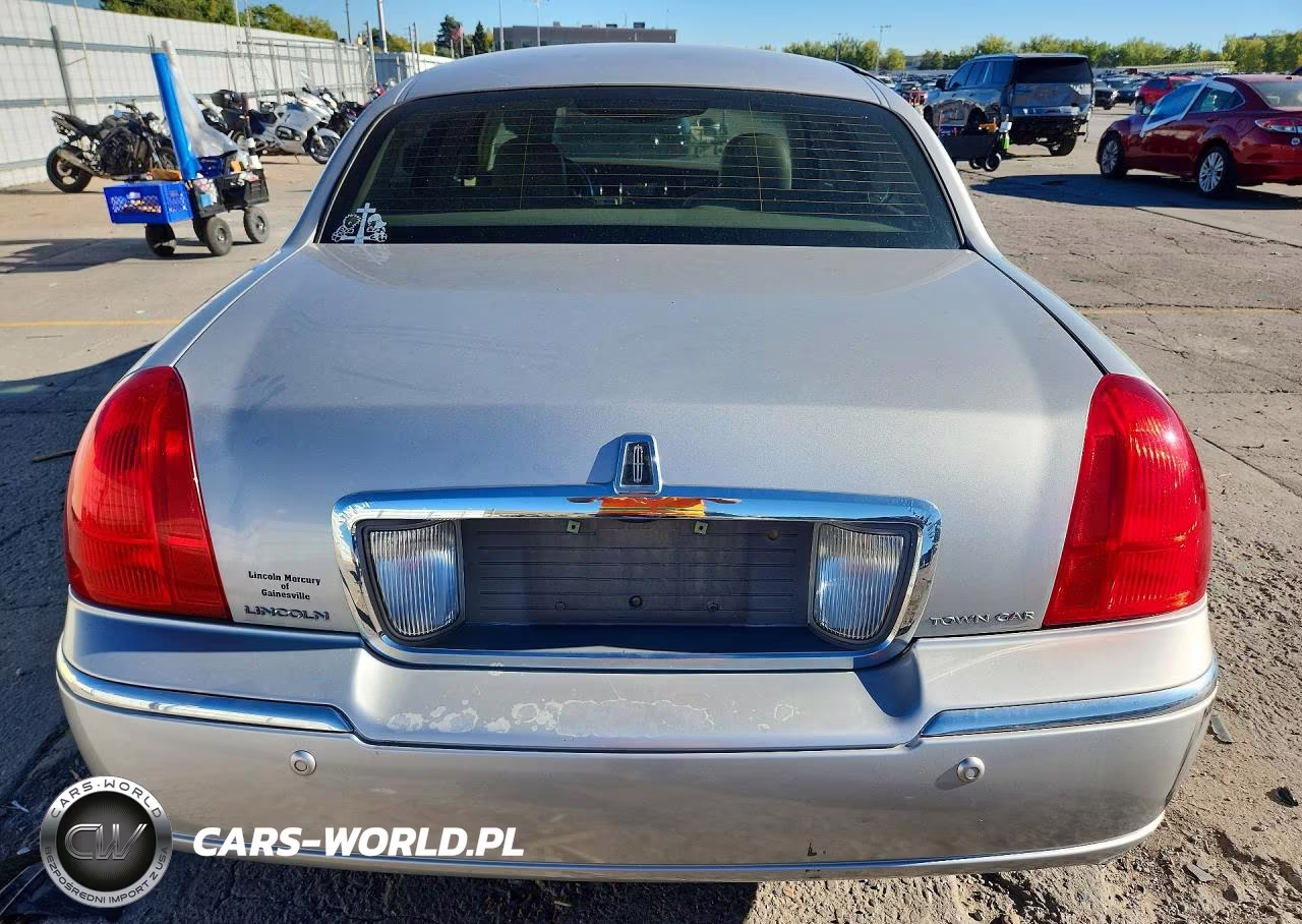2005 Lincoln Town Car Signature VIN:1LNHM81W15Y624452 - 6