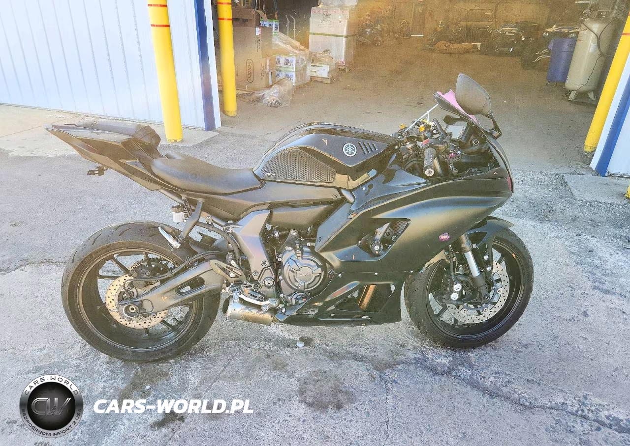 2025 Yamaha Yzfr7 – zdjęcie 1 z 9