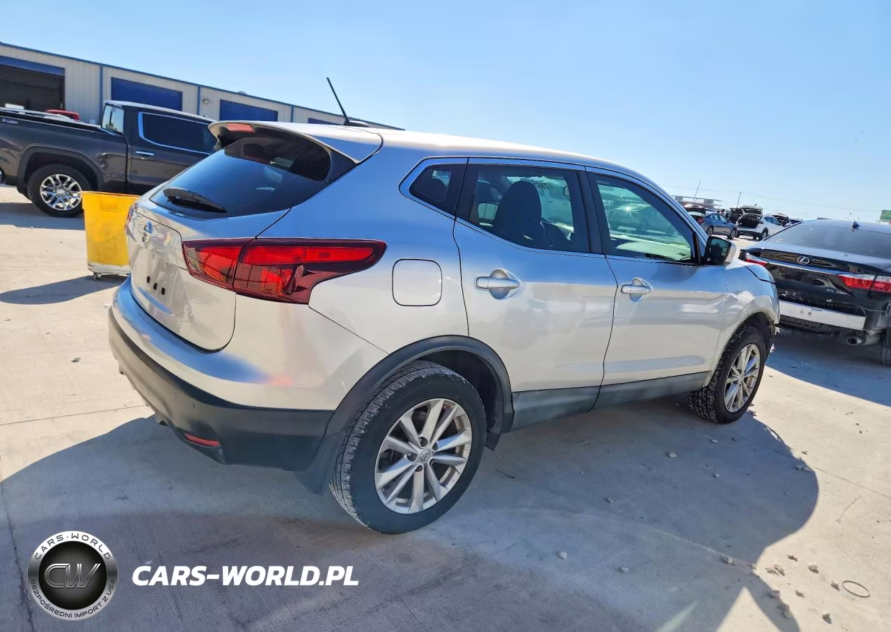 2017 Nissan Rogue Sport S VIN:JN1BJ1CP7HW013523 - 3