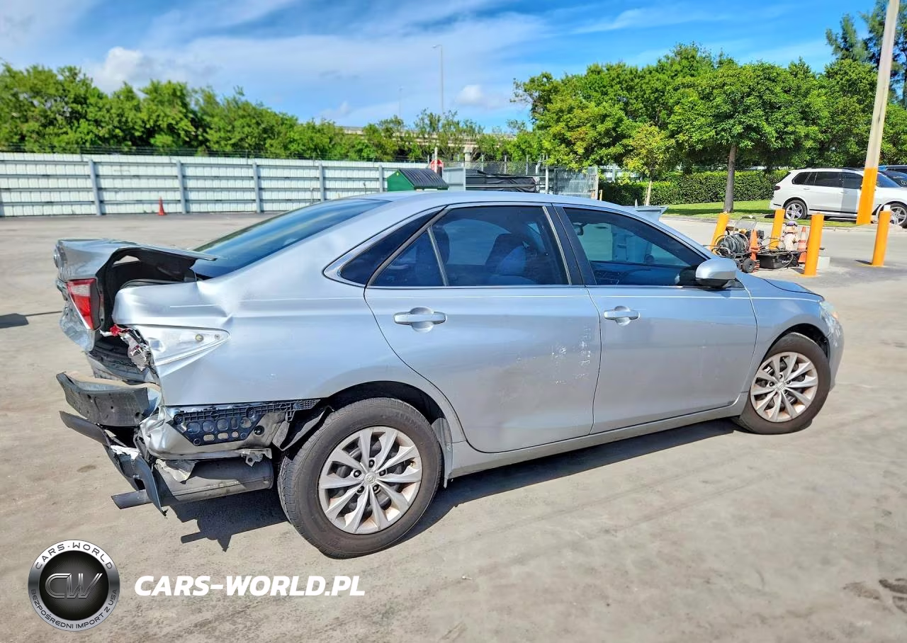 2017 Toyota Camry Le VIN:4T1BF1FK9HU669213 - 3