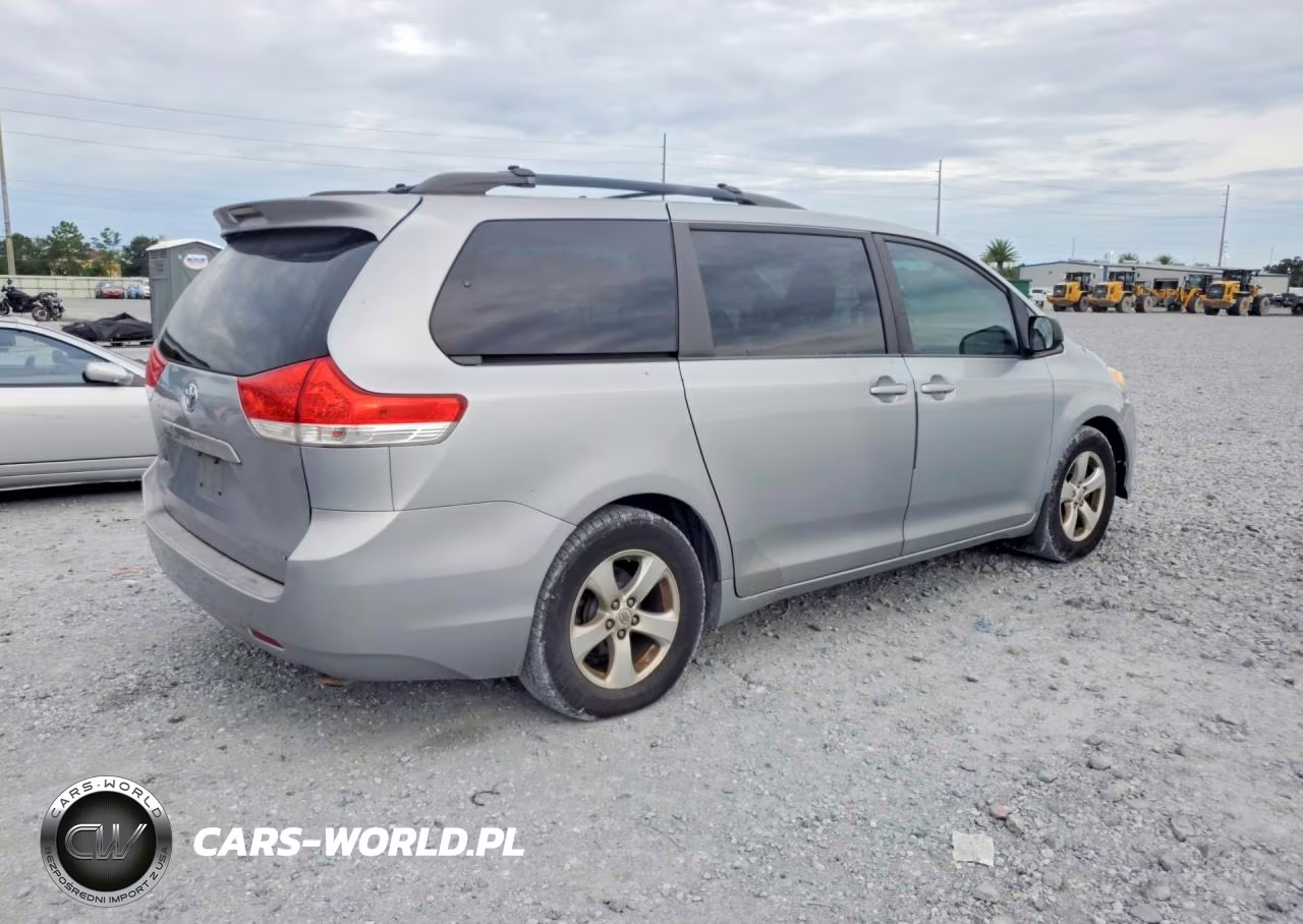 2011 Toyota Sienna Le VIN:5TDKK3DC7BS139034 - 3