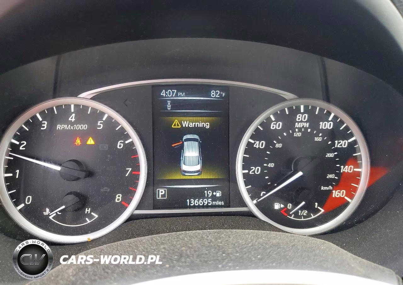 2018 Nissan Sentra S VIN:3N1AB7AP2JY335967 - 9