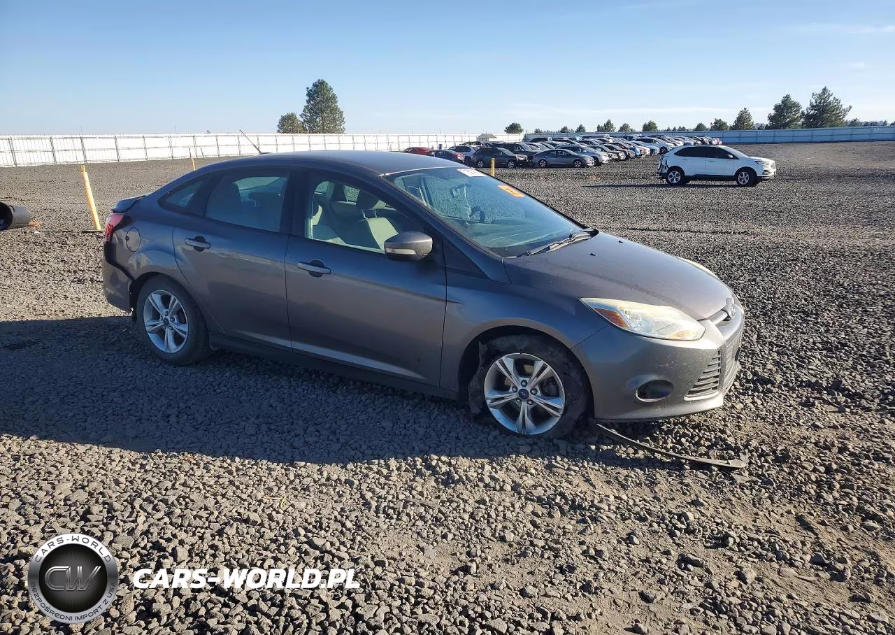 2014 Ford Focus Se VIN:1FADP3F21EL272043 - 4