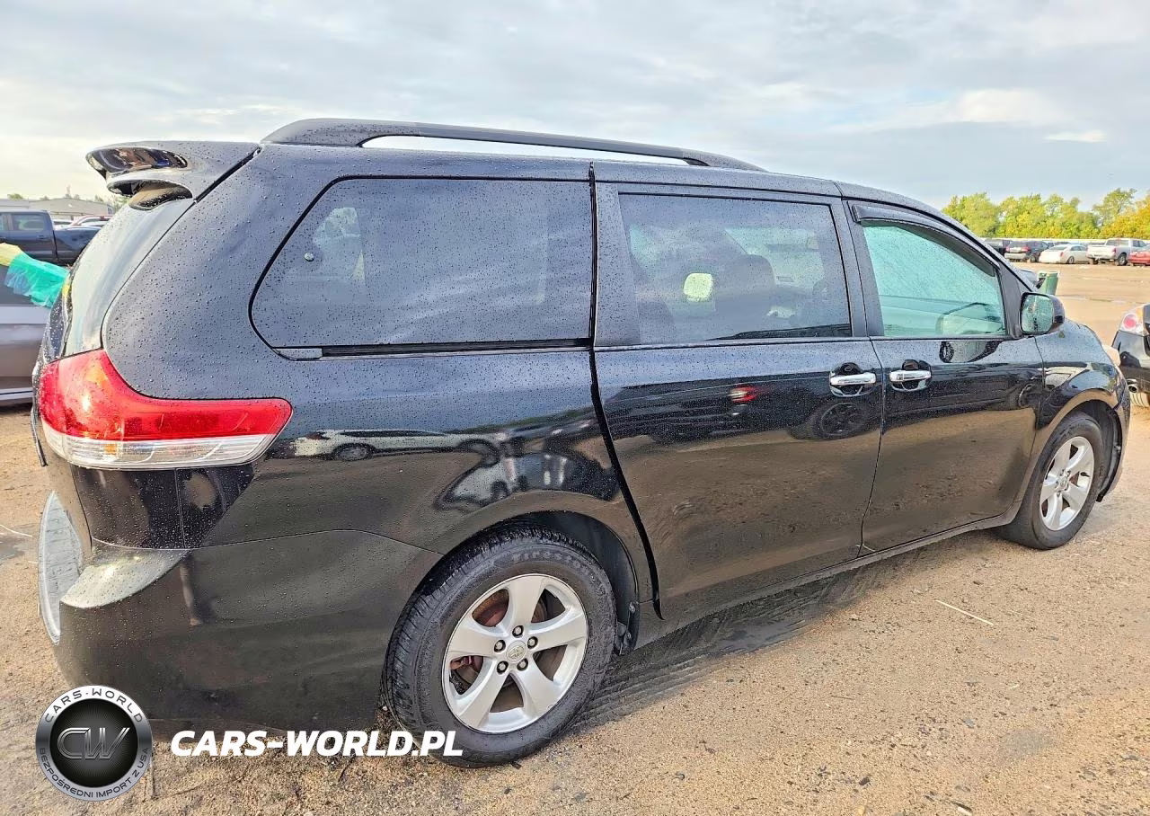 2014 Toyota Sienna Le VIN:5TDKK3DC2ES496819 - 3