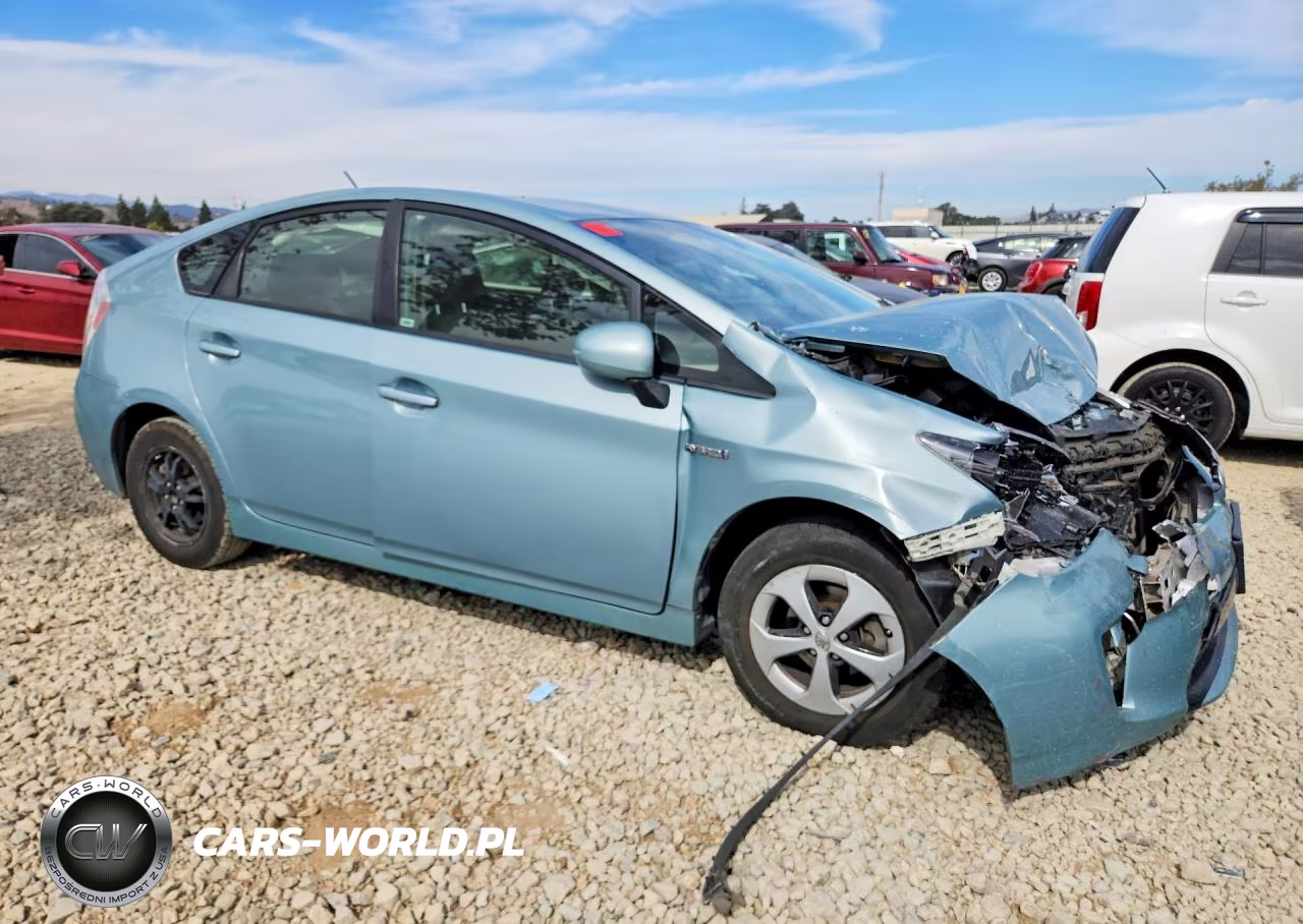 2015 Toyota Prius Two VIN:JTDKN3DU6F1996853 - 4
