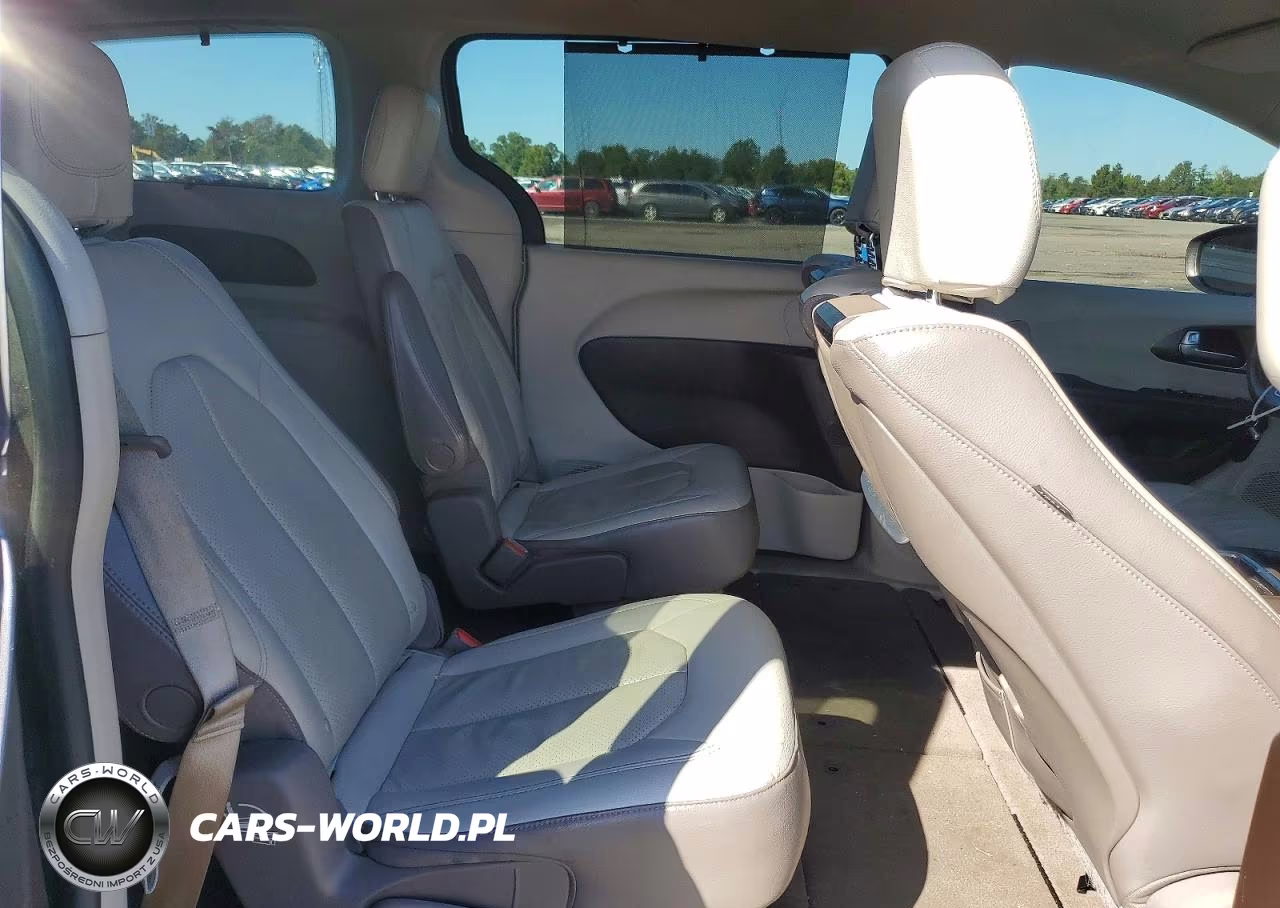 2017 Chrysler Pacifica Touring L Plus VIN:2C4RC1EG6HR669272 - 11