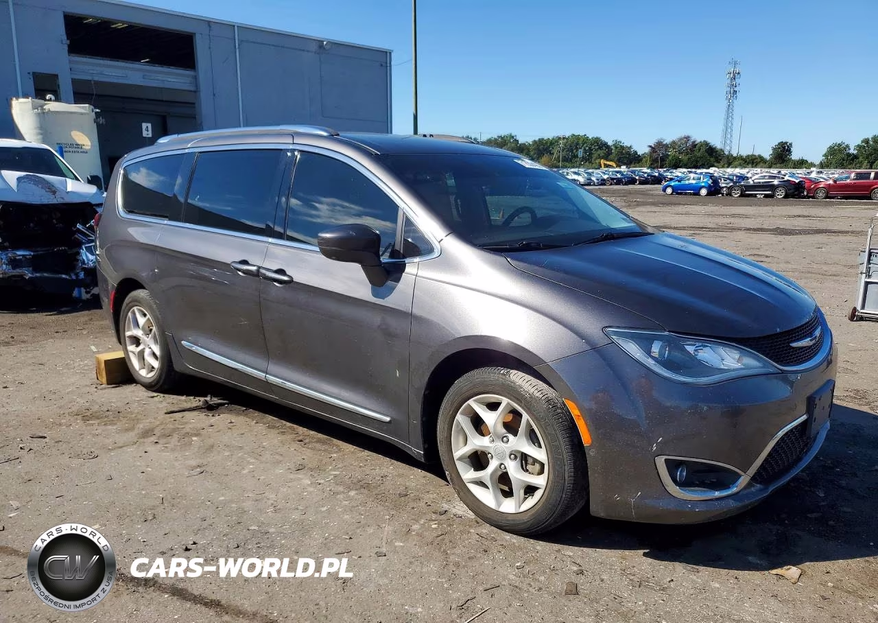 2017 Chrysler Pacifica Touring L Plus VIN:2C4RC1EG6HR669272 - 4