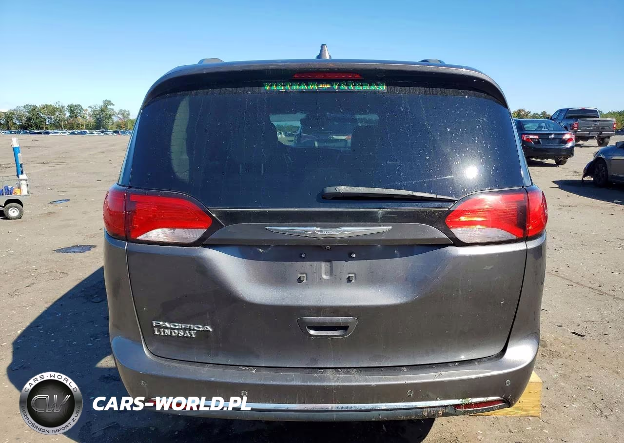 2017 Chrysler Pacifica Touring L Plus VIN:2C4RC1EG6HR669272 - 6
