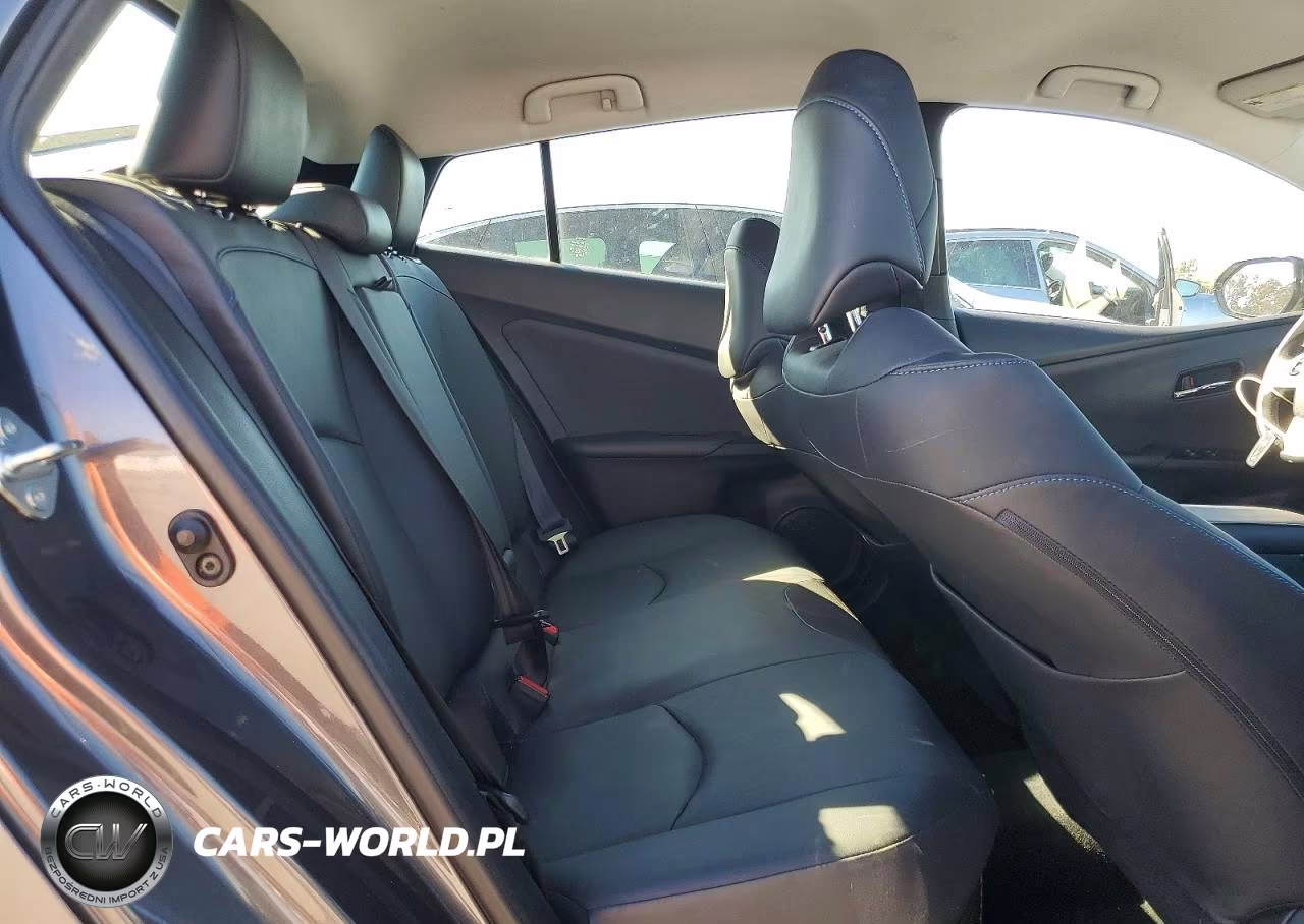 2016 Toyota Prius Four Touring VIN:JTDKARFU0G3019029 - 10