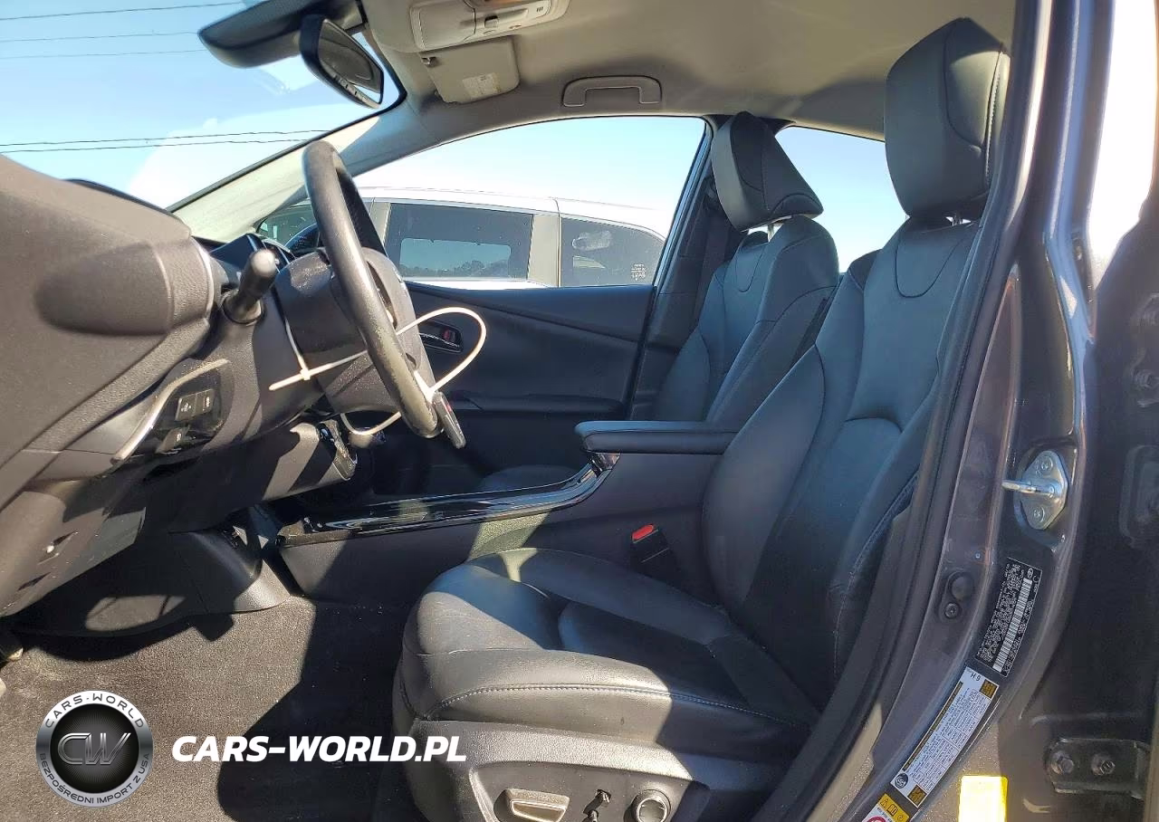 2016 Toyota Prius Four Touring VIN:JTDKARFU0G3019029 - 7