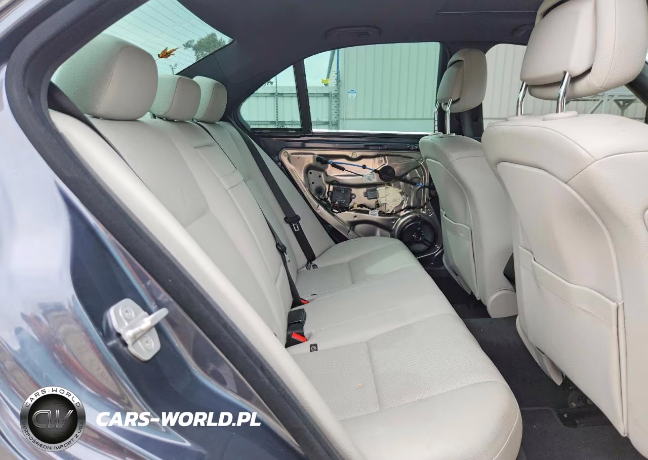 2010 Mercedes-Benz C 300 VIN:WDDGF5EB9AA401360 - 10