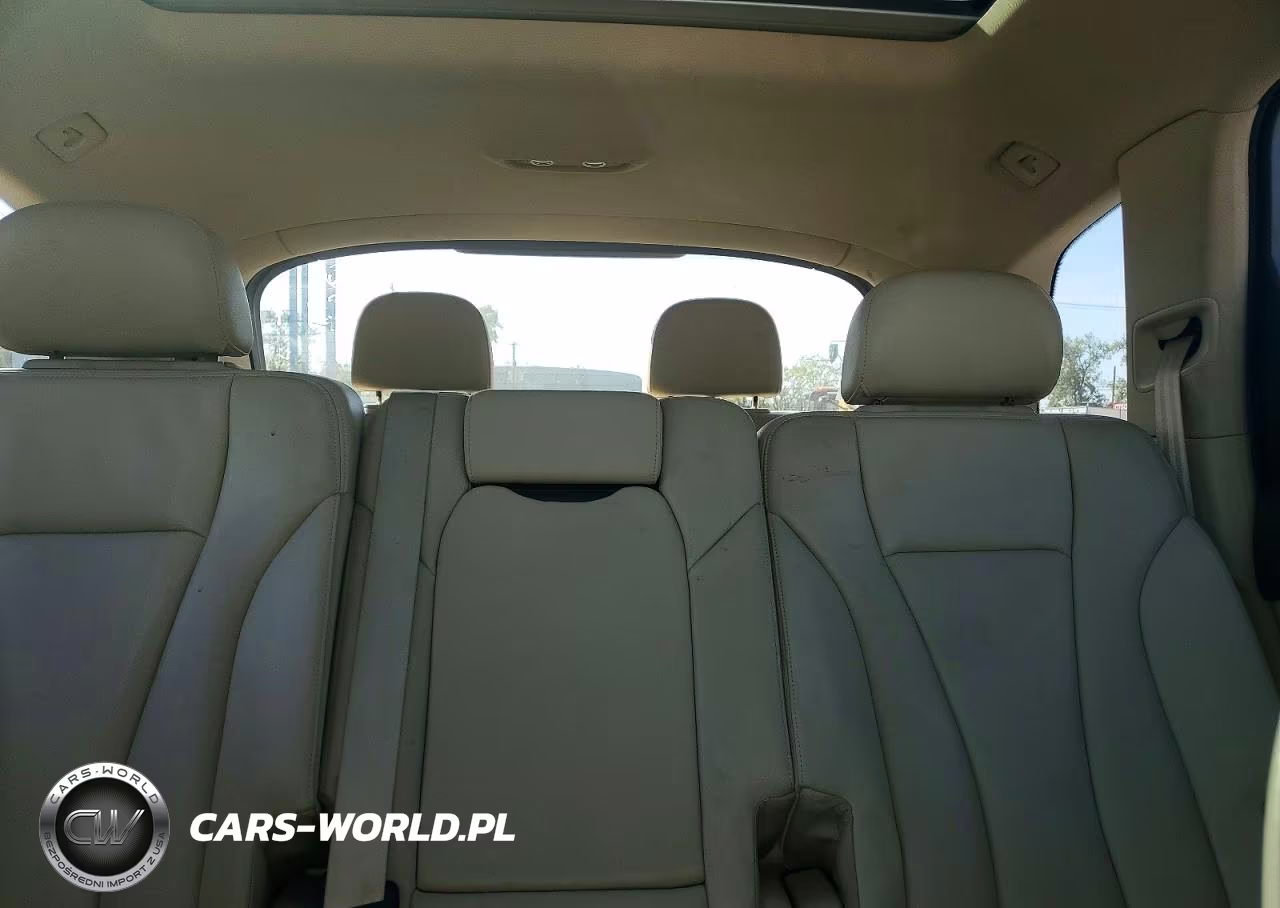 2017 Audi Q7 Premium Plus VIN:WA1LAAF7XHD031484 - 10
