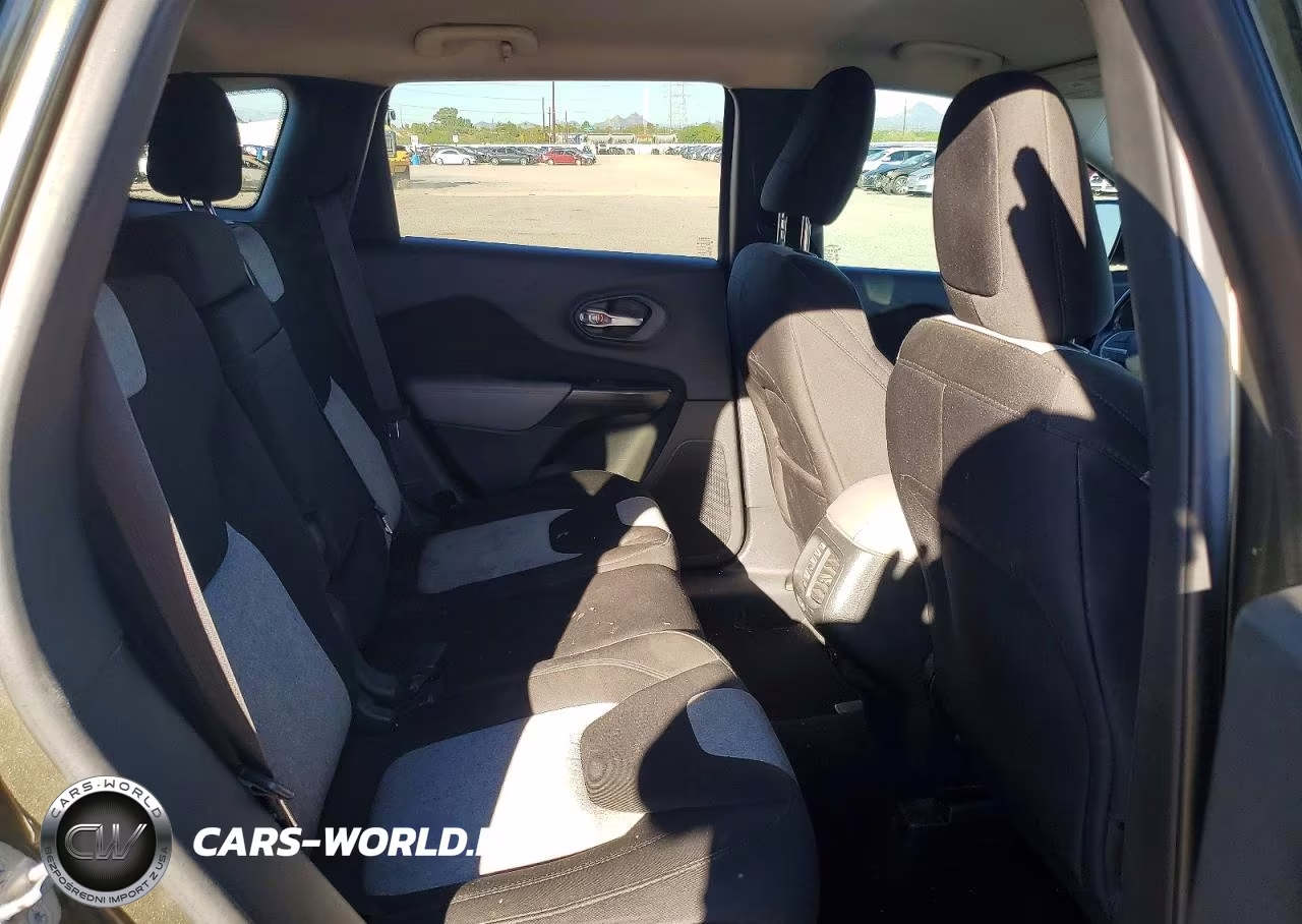 2014 Jeep Cherokee Latitude VIN:1C4PJLCS3EW262223 - 10