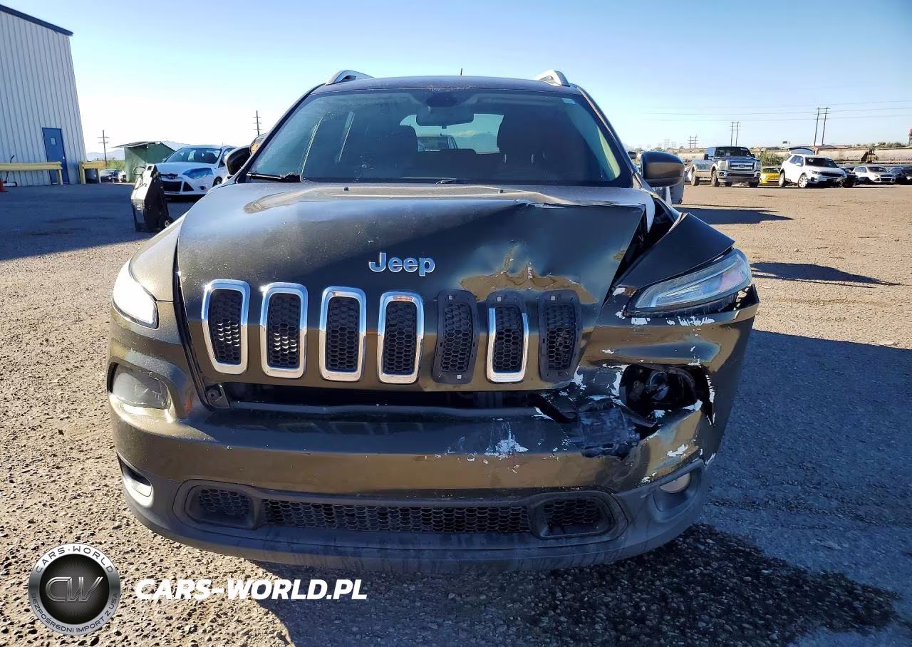 2014 Jeep Cherokee Latitude VIN:1C4PJLCS3EW262223 - 5