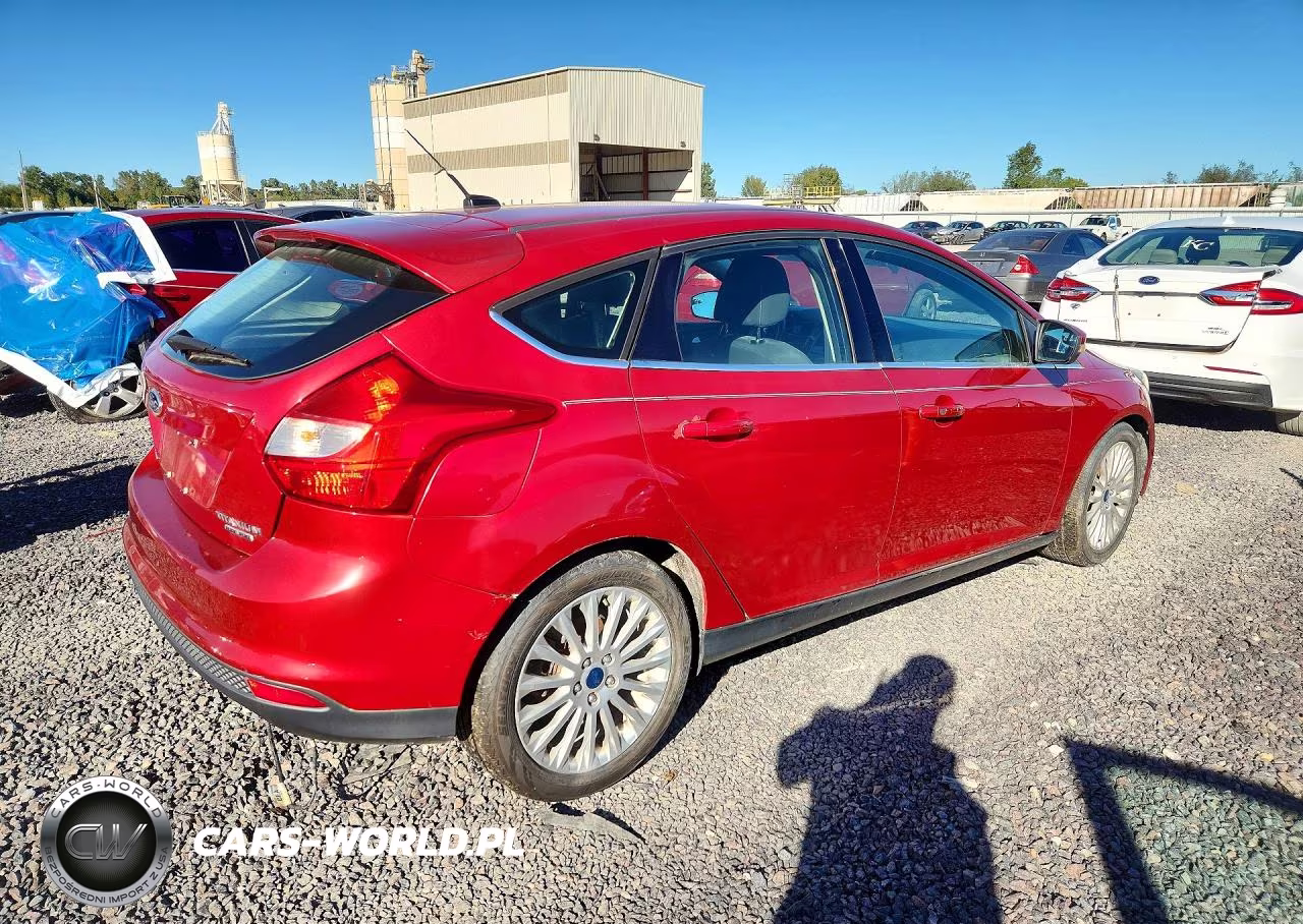 2012 Ford Focus Titanium VIN:1FAHP3N29CL477075 - 3