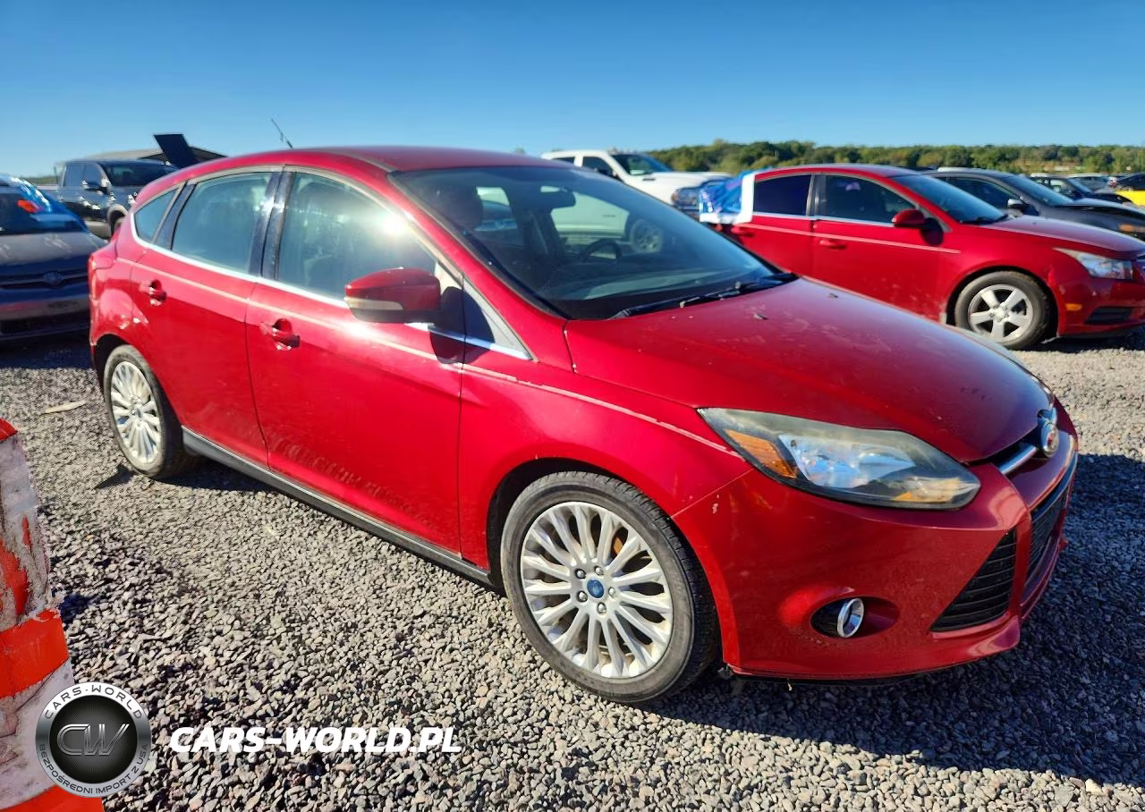2012 Ford Focus Titanium VIN:1FAHP3N29CL477075 - 4