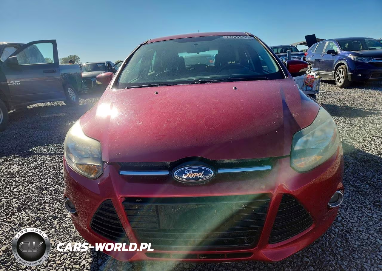 2012 Ford Focus Titanium VIN:1FAHP3N29CL477075 - 5